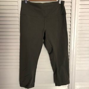 Lululemon size 12 green cropped leggings